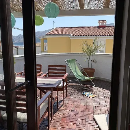 Appartamento With Balcony 450m From The Sea Baška